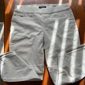 NWOT.  Nine West capri-crop